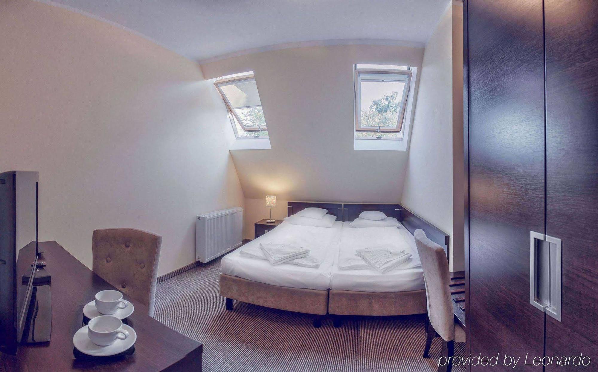 Hotel Niemcza Wino & Spa Buitenkant foto