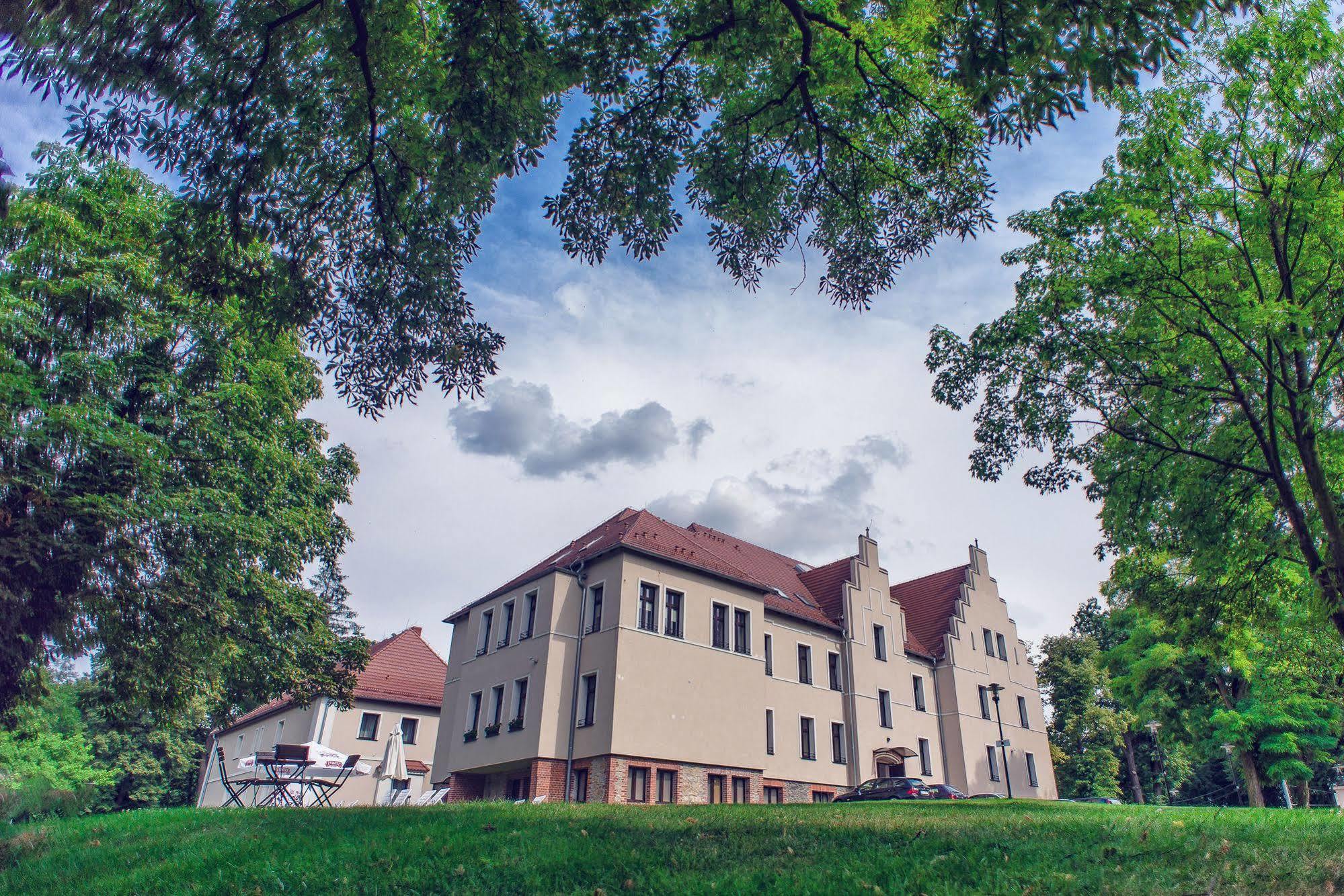 Hotel Niemcza Wino & Spa Buitenkant foto