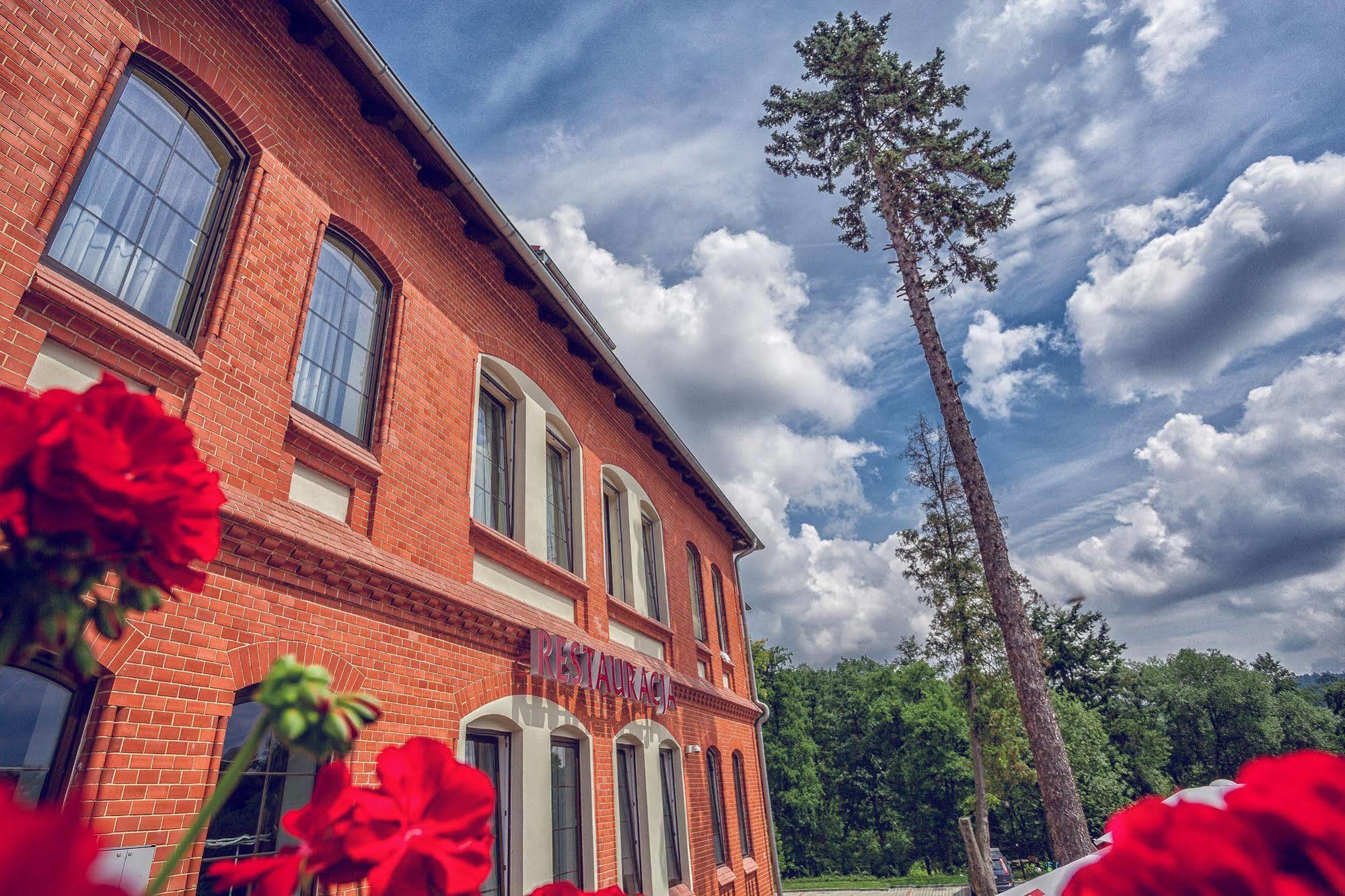 Hotel Niemcza Wino & Spa Buitenkant foto